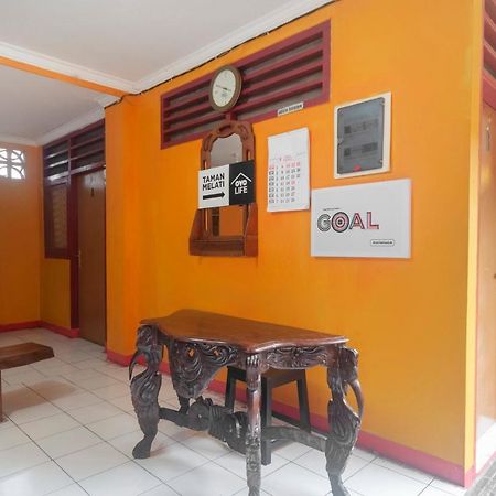 Oyo Life 3034 Taman Melati Hotel เดป็อก ภายนอก รูปภาพ