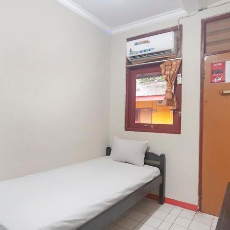 Oyo Life 3034 Taman Melati Hotel เดป็อก ภายนอก รูปภาพ