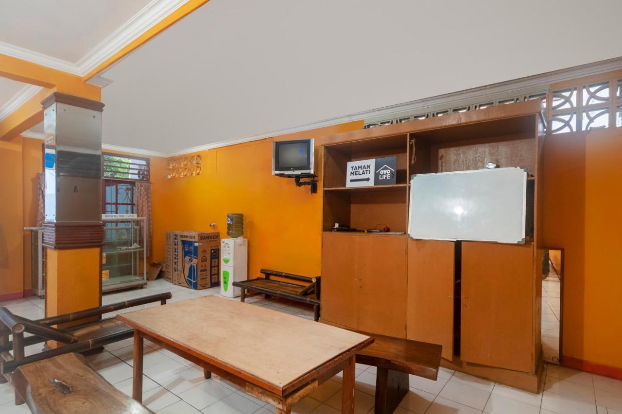 Oyo Life 3034 Taman Melati Hotel เดป็อก ภายนอก รูปภาพ