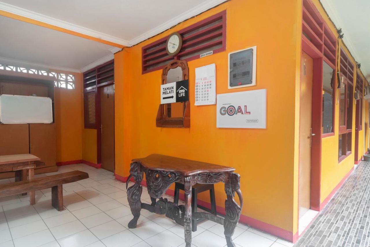 Oyo Life 3034 Taman Melati Hotel เดป็อก ภายนอก รูปภาพ