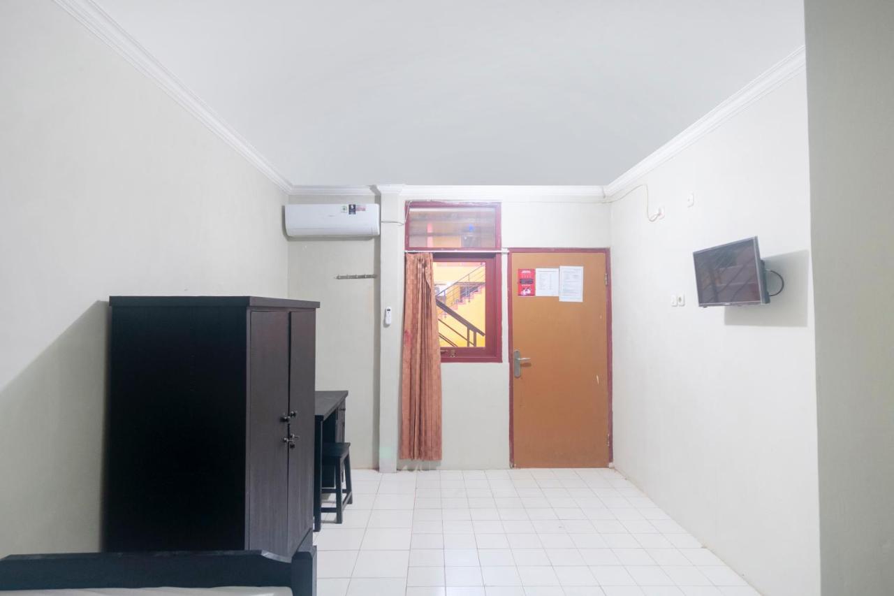 Oyo Life 3034 Taman Melati Hotel เดป็อก ภายนอก รูปภาพ