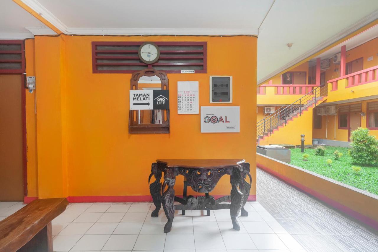Oyo Life 3034 Taman Melati Hotel เดป็อก ภายนอก รูปภาพ
