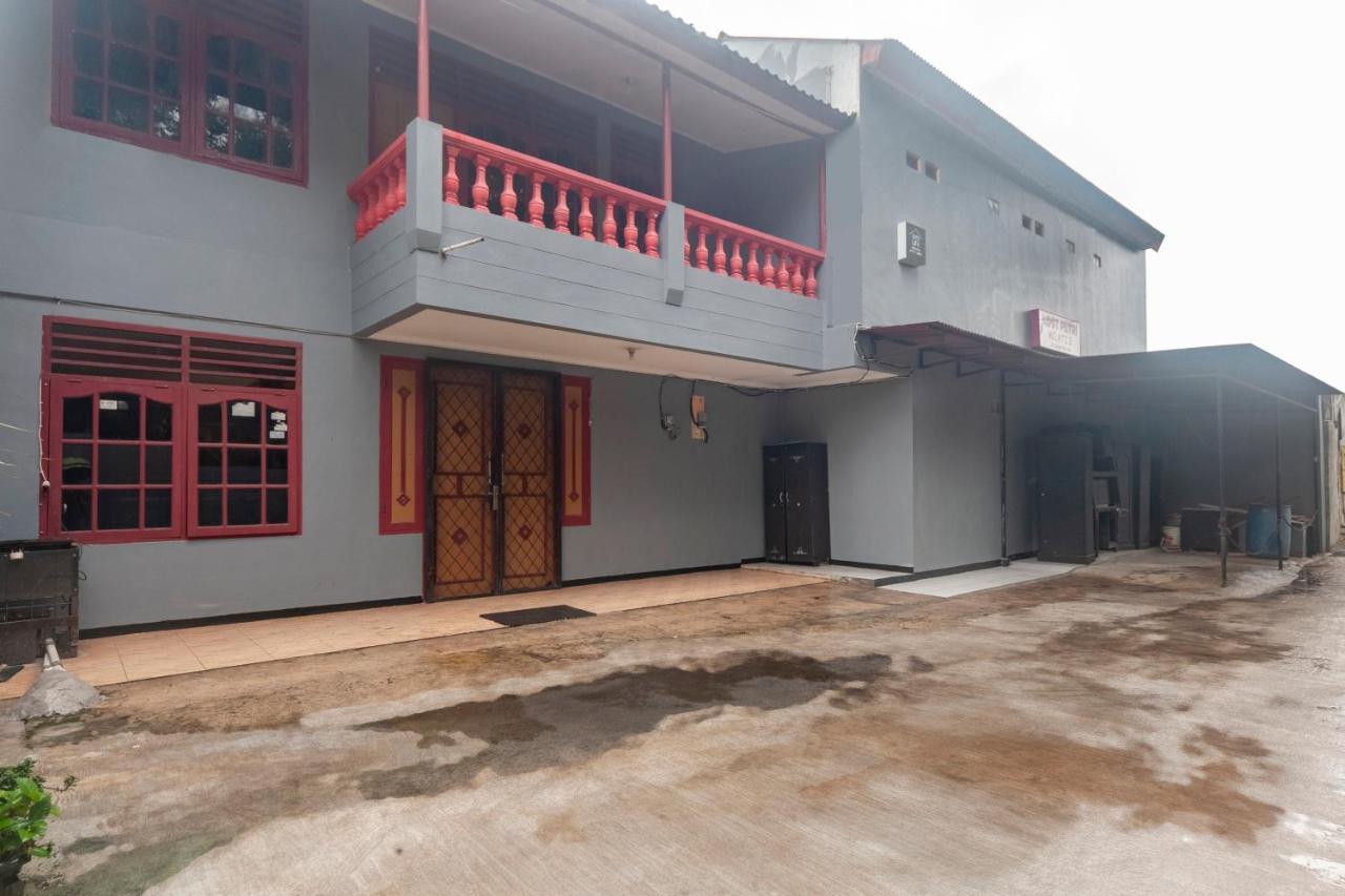 Oyo Life 3034 Taman Melati Hotel เดป็อก ภายนอก รูปภาพ