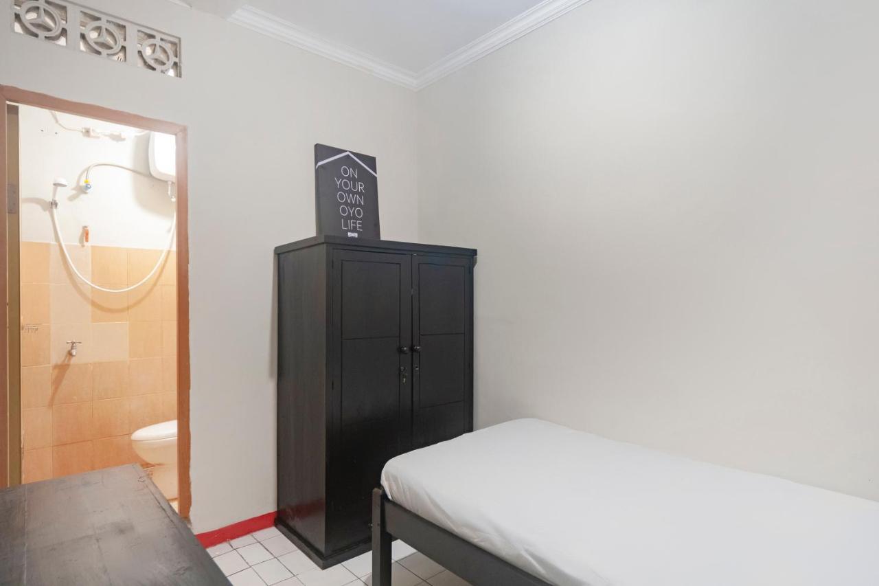 Oyo Life 3034 Taman Melati Hotel เดป็อก ภายนอก รูปภาพ