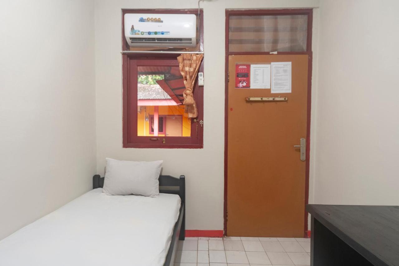 Oyo Life 3034 Taman Melati Hotel เดป็อก ภายนอก รูปภาพ