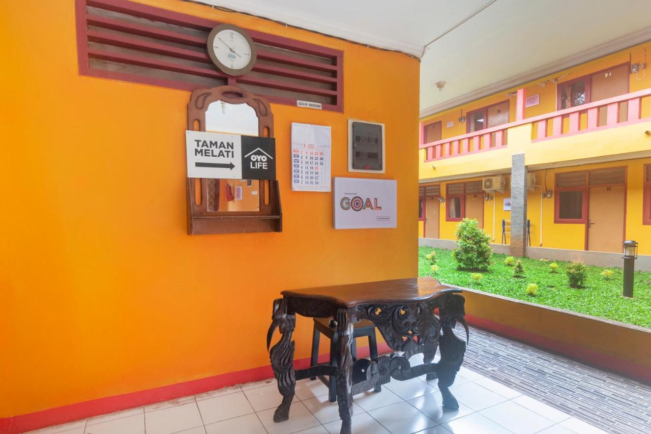 Oyo Life 3034 Taman Melati Hotel เดป็อก ภายนอก รูปภาพ