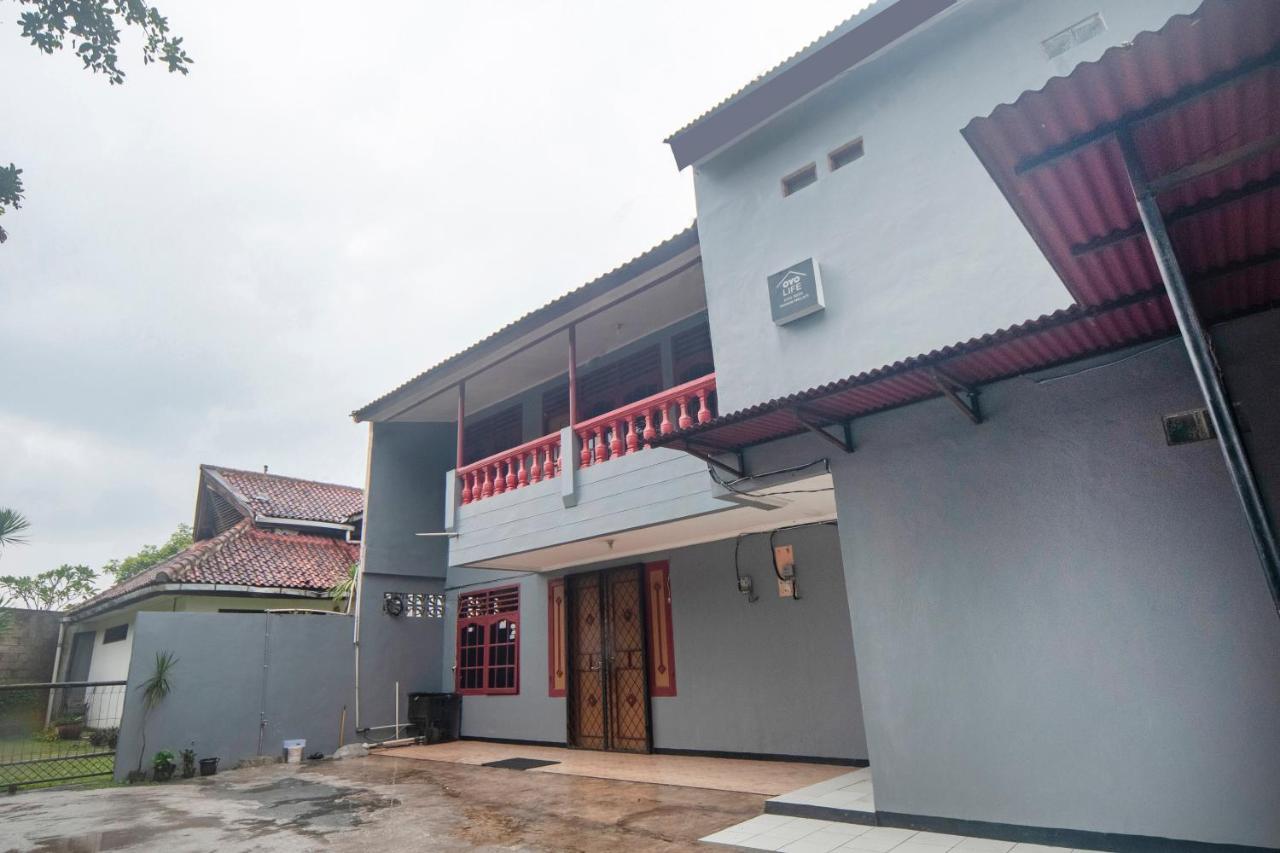Oyo Life 3034 Taman Melati Hotel เดป็อก ภายนอก รูปภาพ