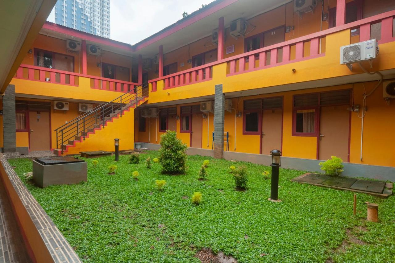 Oyo Life 3034 Taman Melati Hotel เดป็อก ภายนอก รูปภาพ