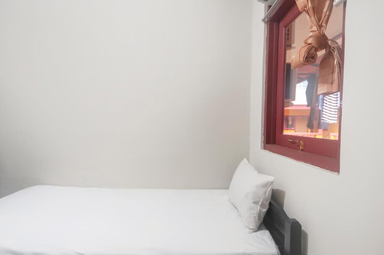 Oyo Life 3034 Taman Melati Hotel เดป็อก ภายนอก รูปภาพ