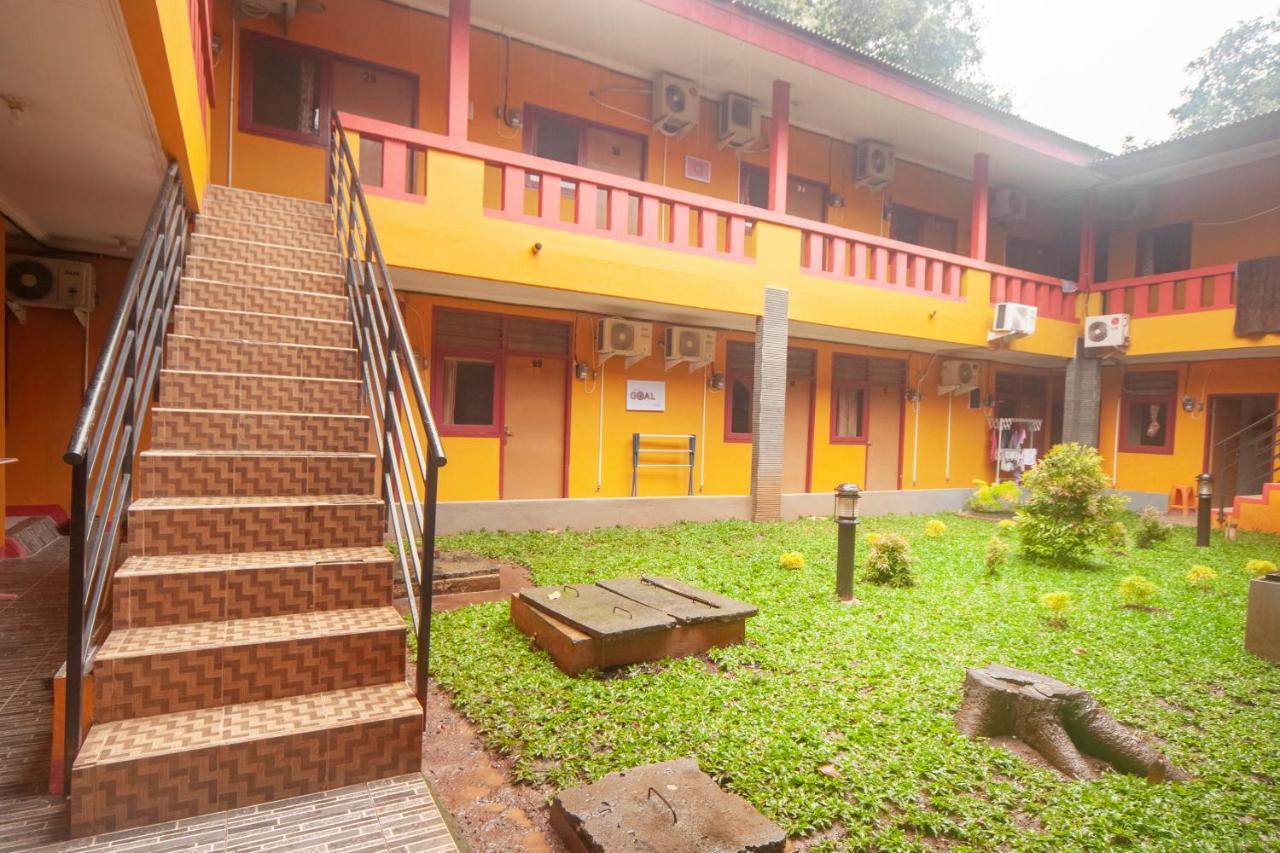 Oyo Life 3034 Taman Melati Hotel เดป็อก ภายนอก รูปภาพ